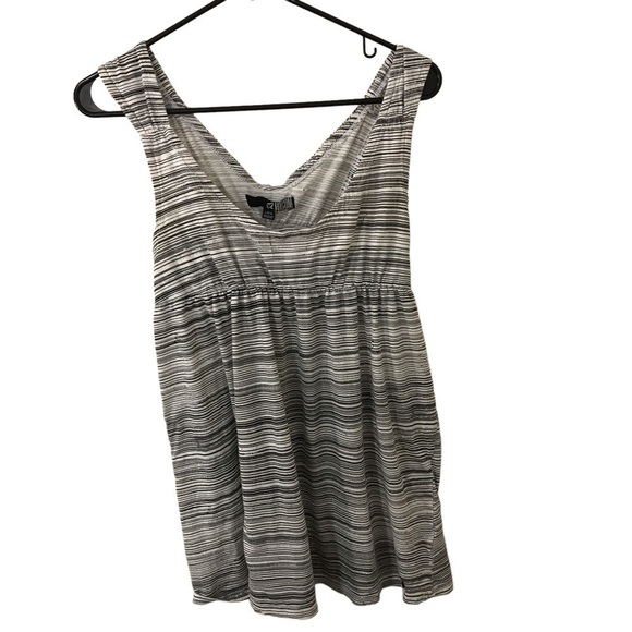 3/$15 Volcom girls junior black white stripe sleeveless blouse - Picture 1 of 10